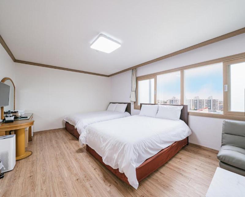 Top Island Hotel Jeju Exterior foto
