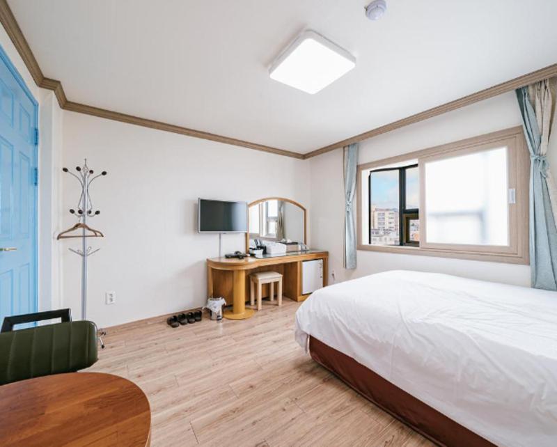 Top Island Hotel Jeju Exterior foto