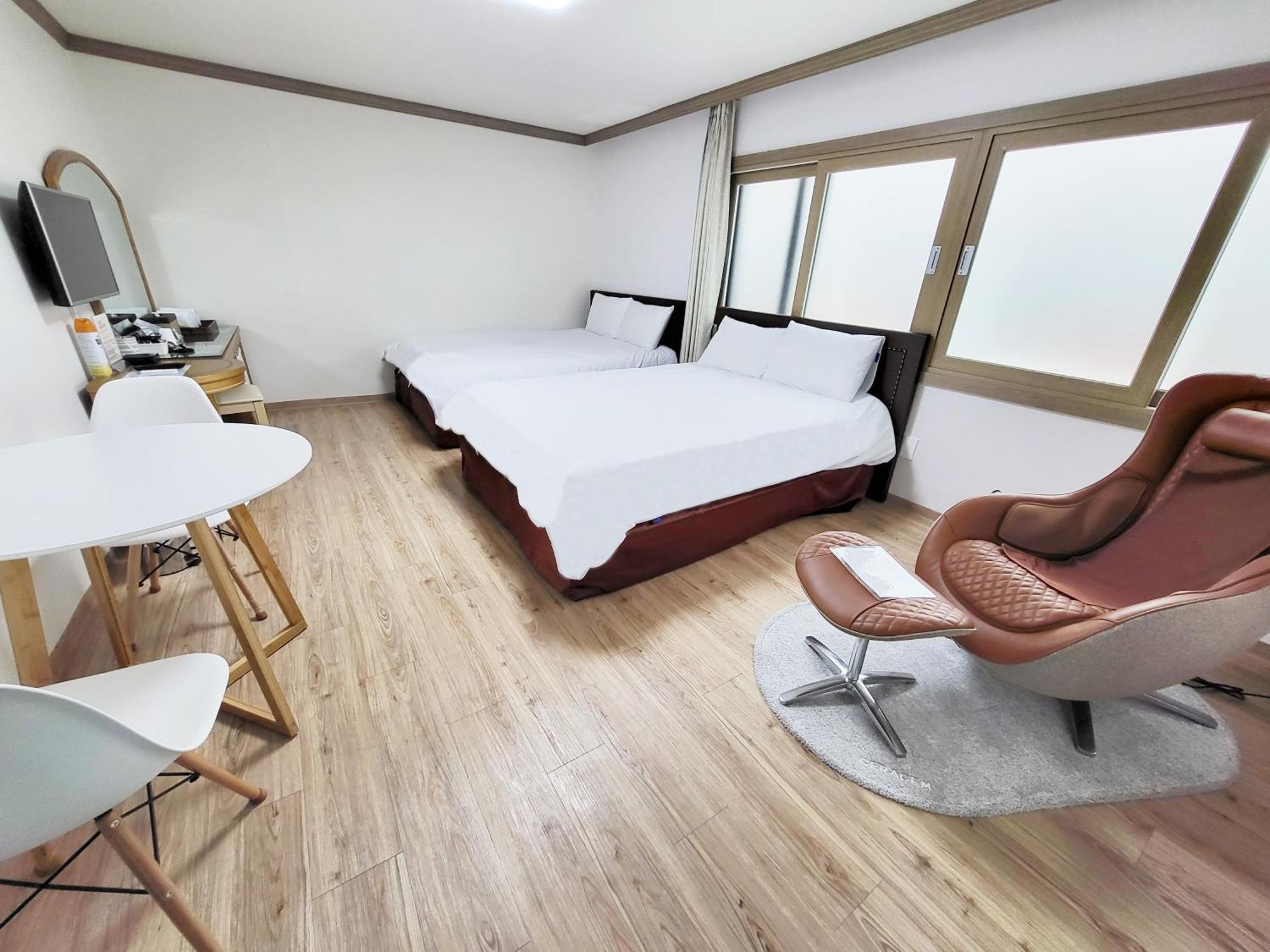 Top Island Hotel Jeju Exterior foto